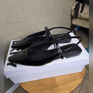 NIB! DKNY CAIRO Glossy Black Slingback Mules. Size 7.5.